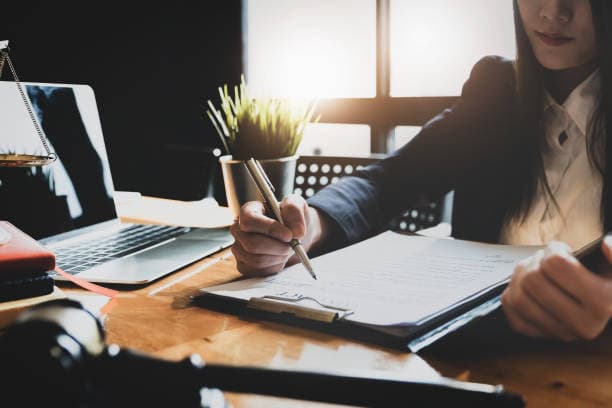 Top-10-Reasons-to-Hire-a-Real-Estate-Agent-in-Surrey